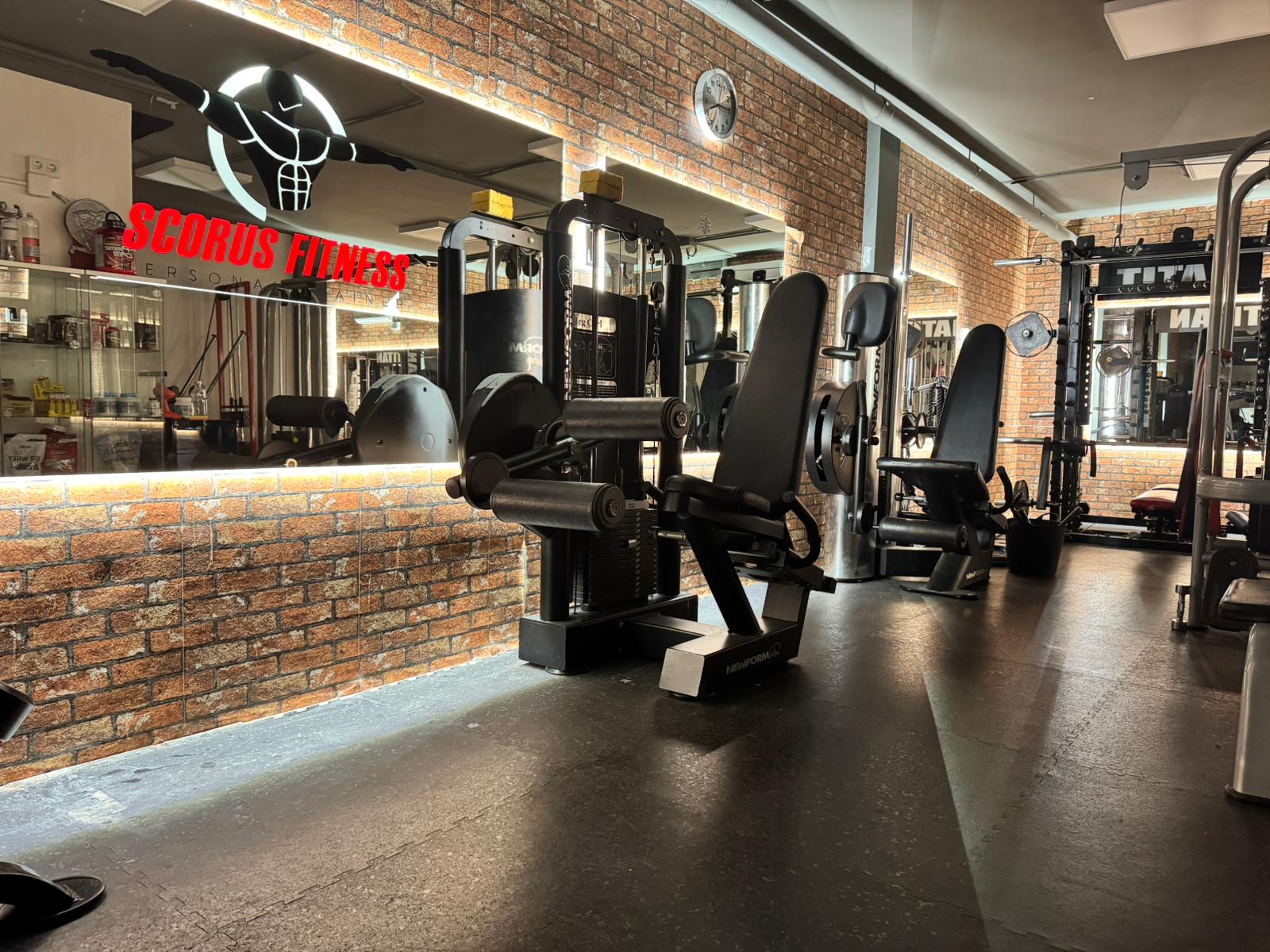 Scorus Fitness - Vista amplia de instalaciones